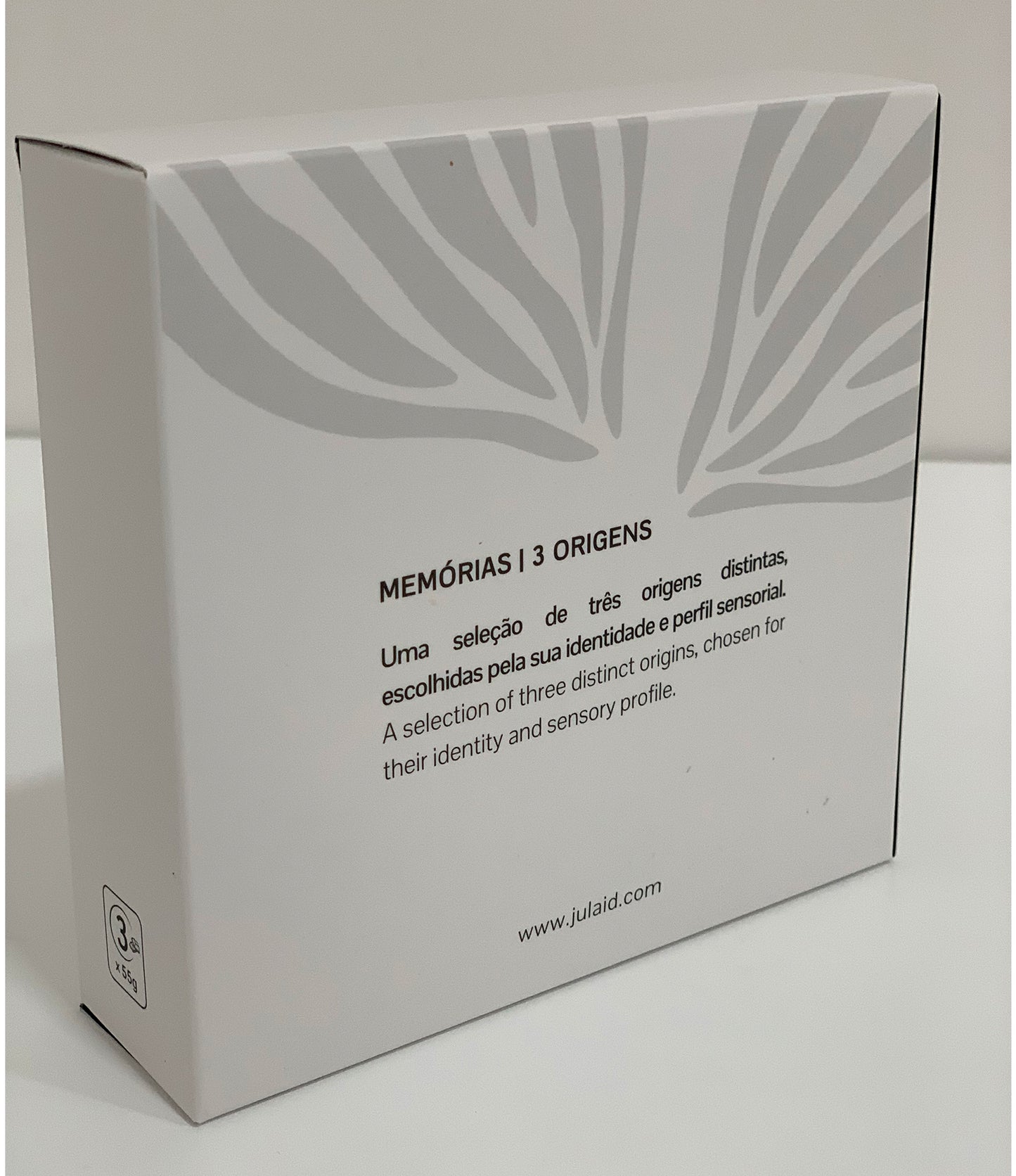 Gift box with 3 chocolates
